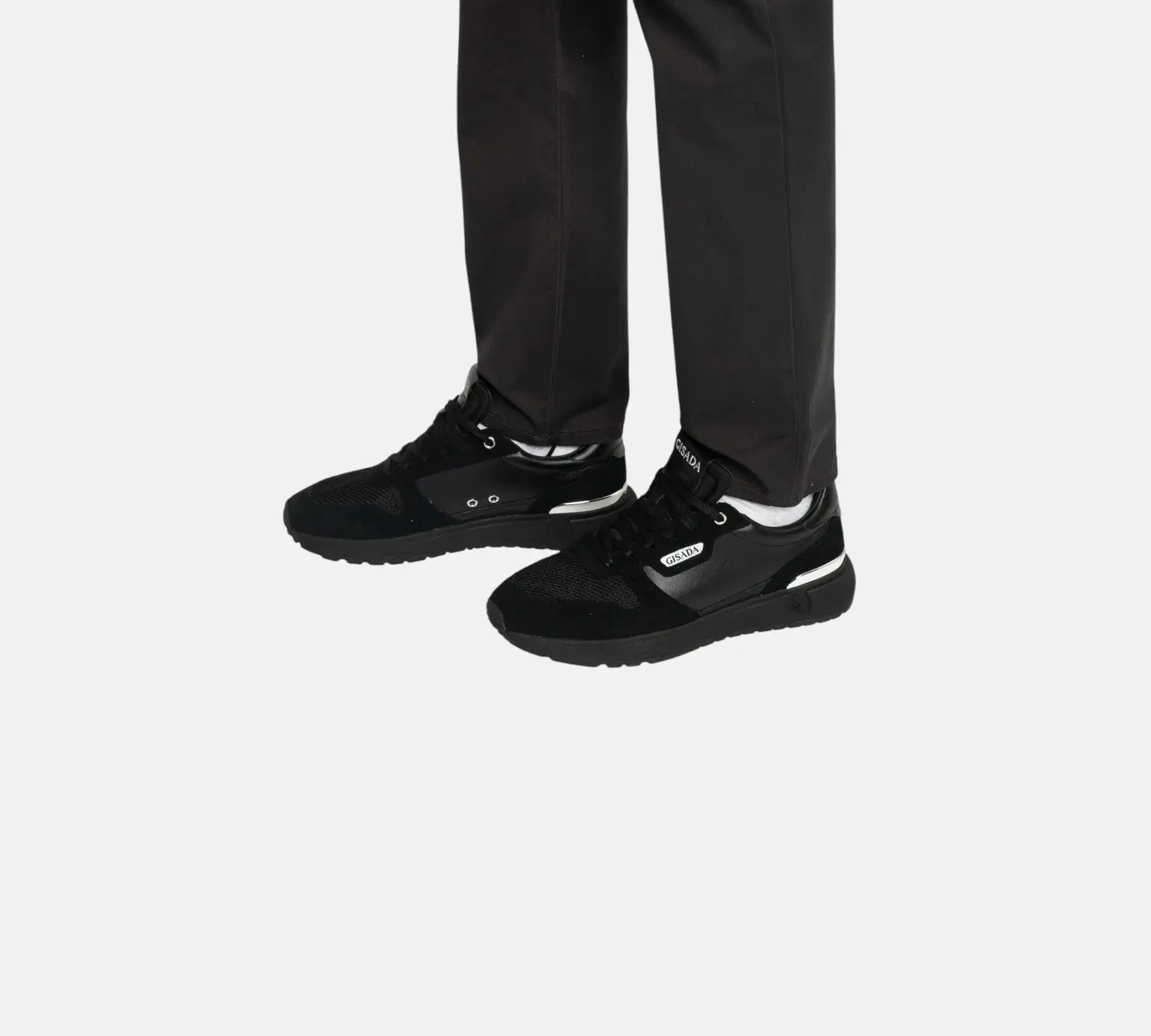 Gisada 17000 sneakers svart semsket skinn retro