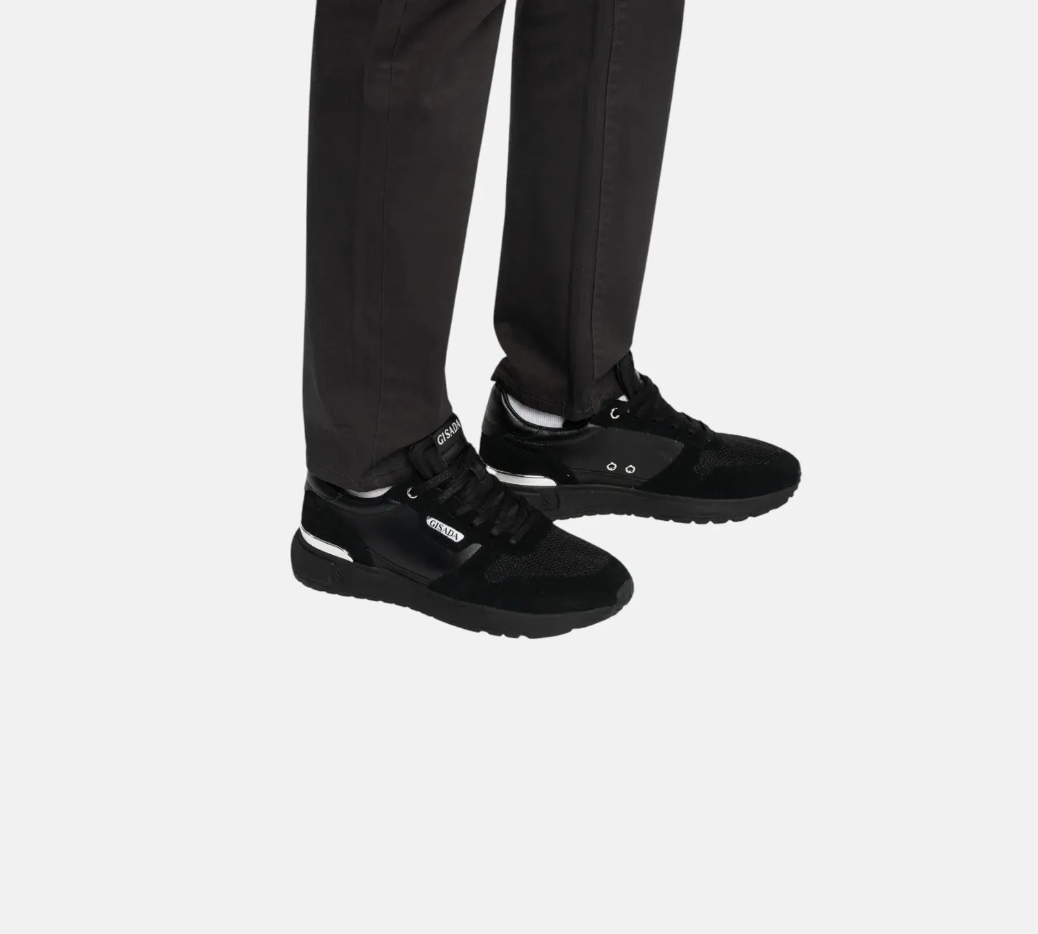 Gisada 17000 sneakers svart semsket skinn retro