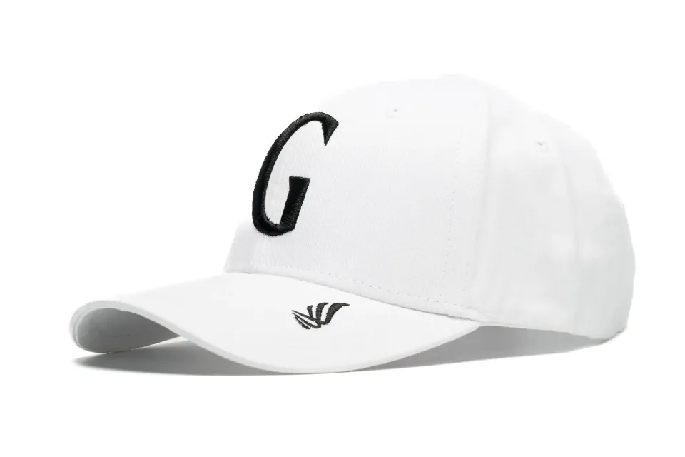 Gisada 8004 caps brodert G hvit blå